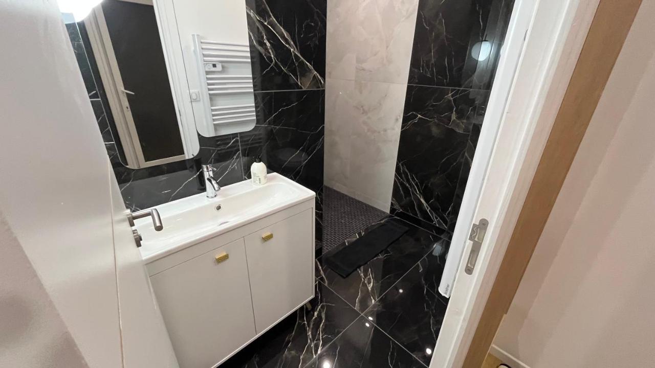 Appartement Luxe Jaune Сент-Этьен Экстерьер фото